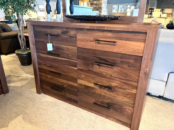 Buss Woodcraft Lakewood dresser