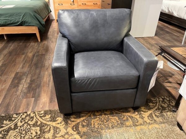 Omnia leather chair